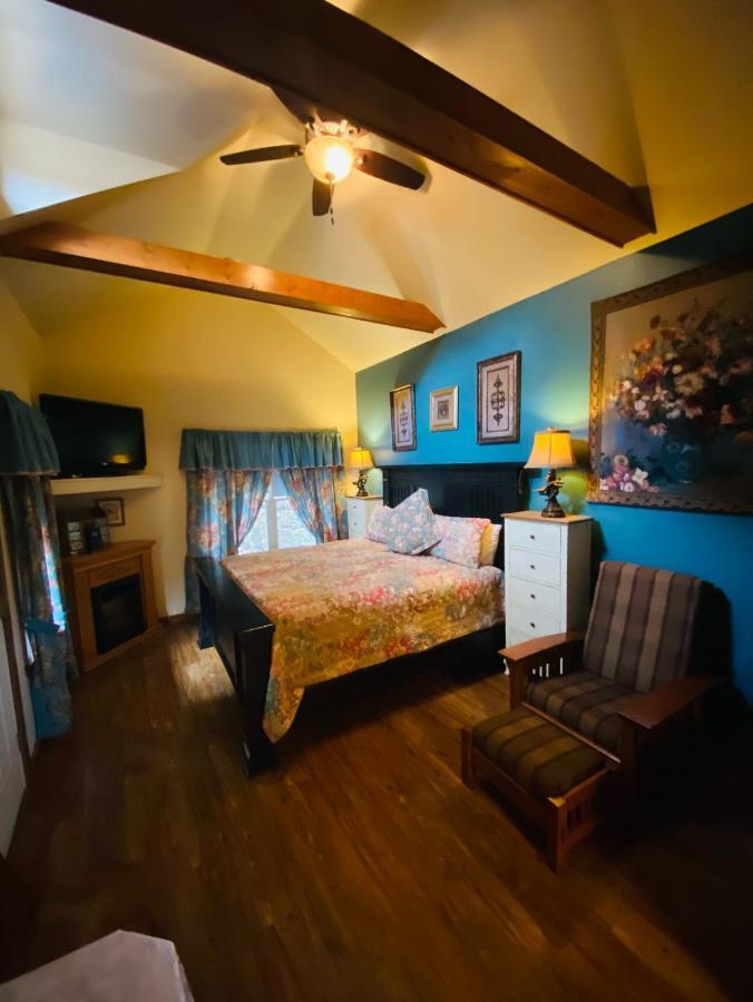 All Seasons Treehouse Village ユリーカ・スプリングス エクステリア 写真
